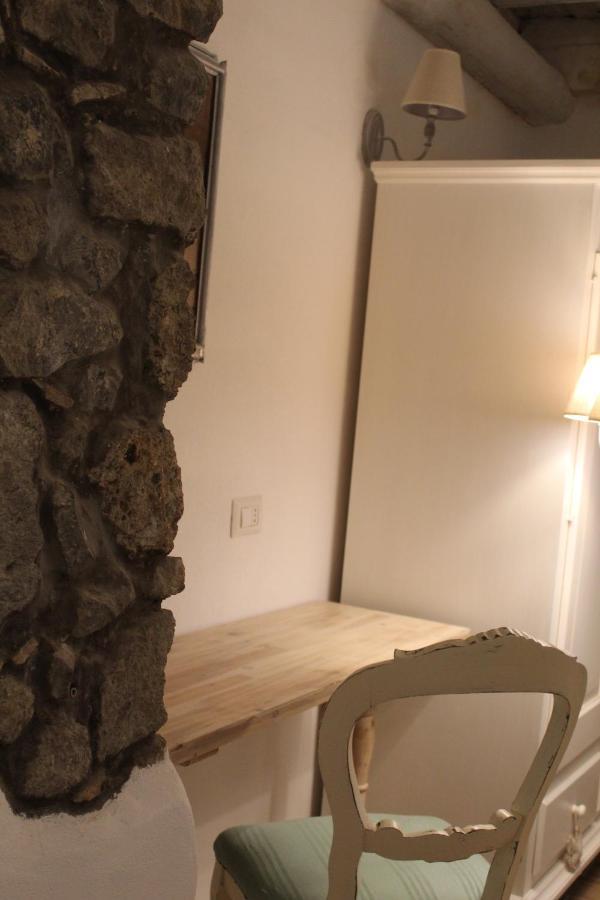 Livia'S Charming Room Trevignano Romano Exterior foto