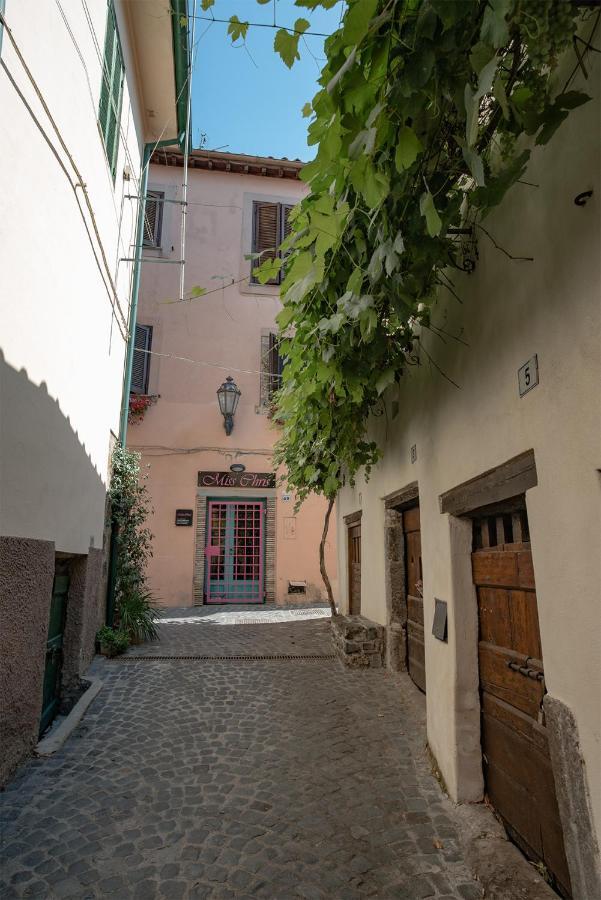 Livia'S Charming Room Trevignano Romano Exterior foto